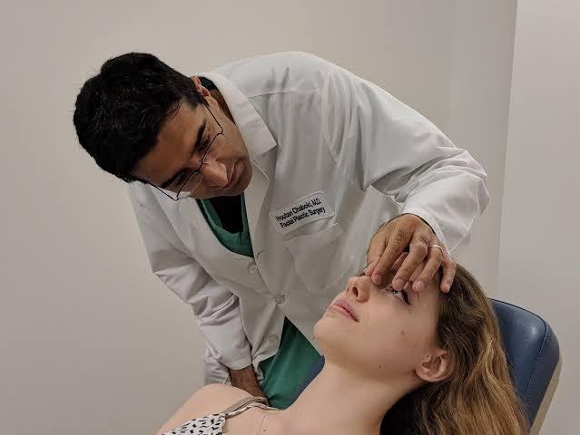 What To Expect When Visiting a Plastic Surgeon